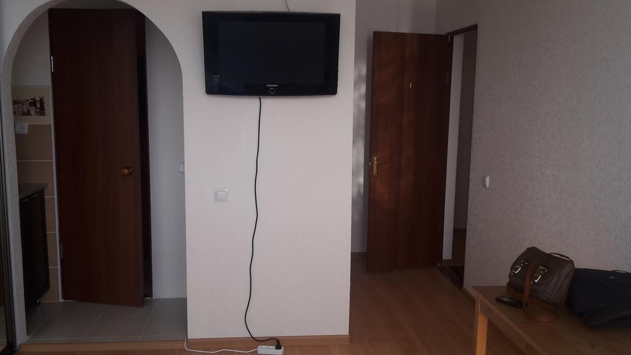 Mini Hotel Na Aiaaira Suchumi Zewnętrze zdjęcie