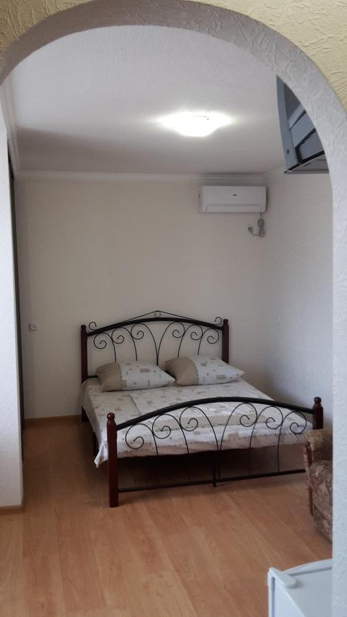Mini Hotel Na Aiaaira Suchumi Zewnętrze zdjęcie